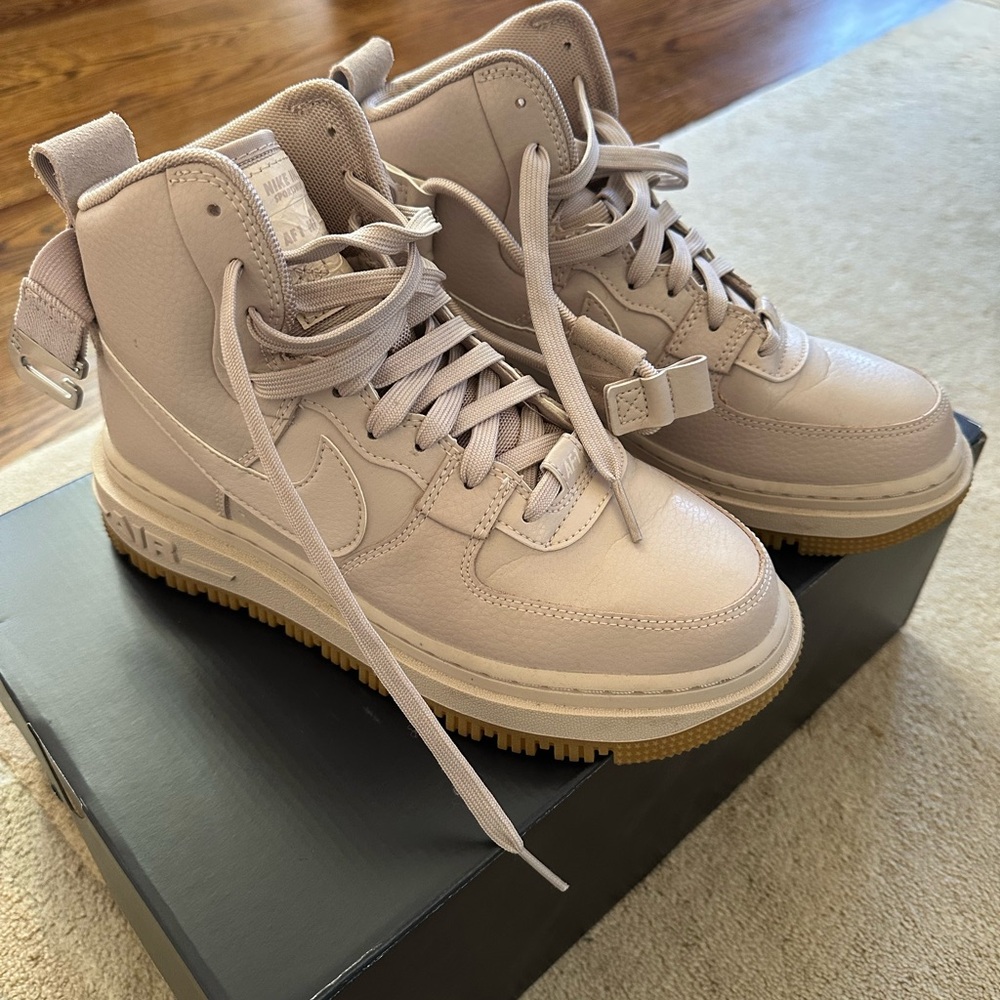 Size 7 Nike Women’s AF1 HI UT 2.0